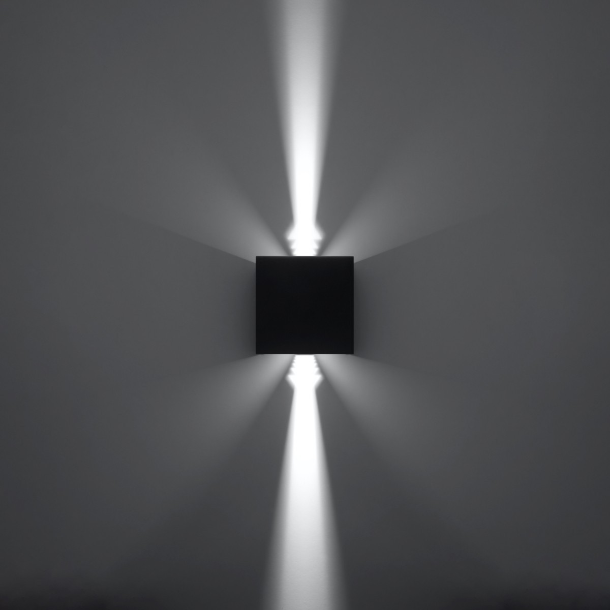 SOLLUX LIGHTING LUCA black LED IP54