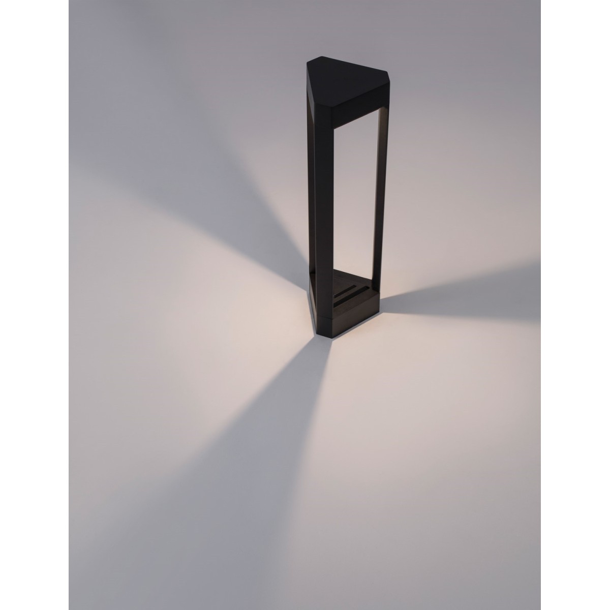 czarna wspaniała lampa zewnętrzna - stojąca Luces Exclusivas AGUACHICA LE71543