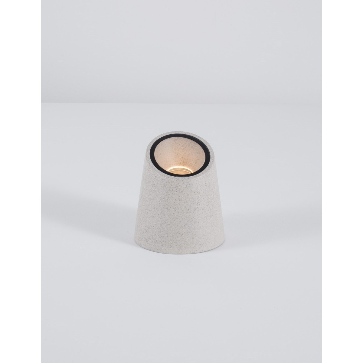 biała wspaniała lampa zewnętrzna - stojąca Luces Exclusivas CUERNAVACA LE71588