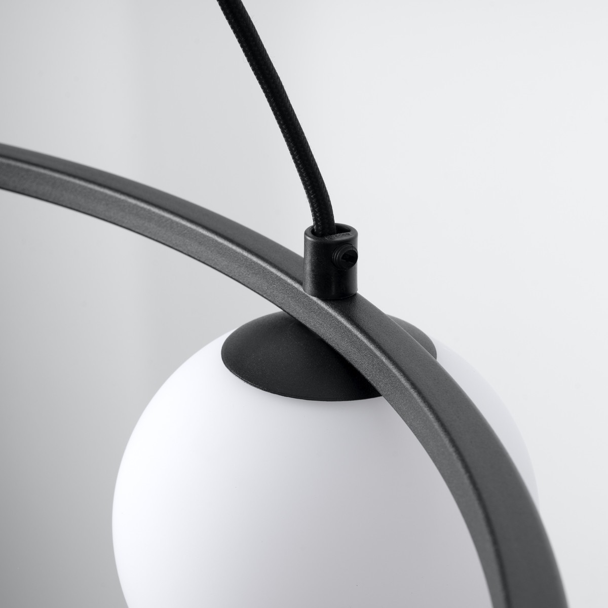 Żyrandol YOLI kolor czarny SOLLUX LIGHTING polska produkcja