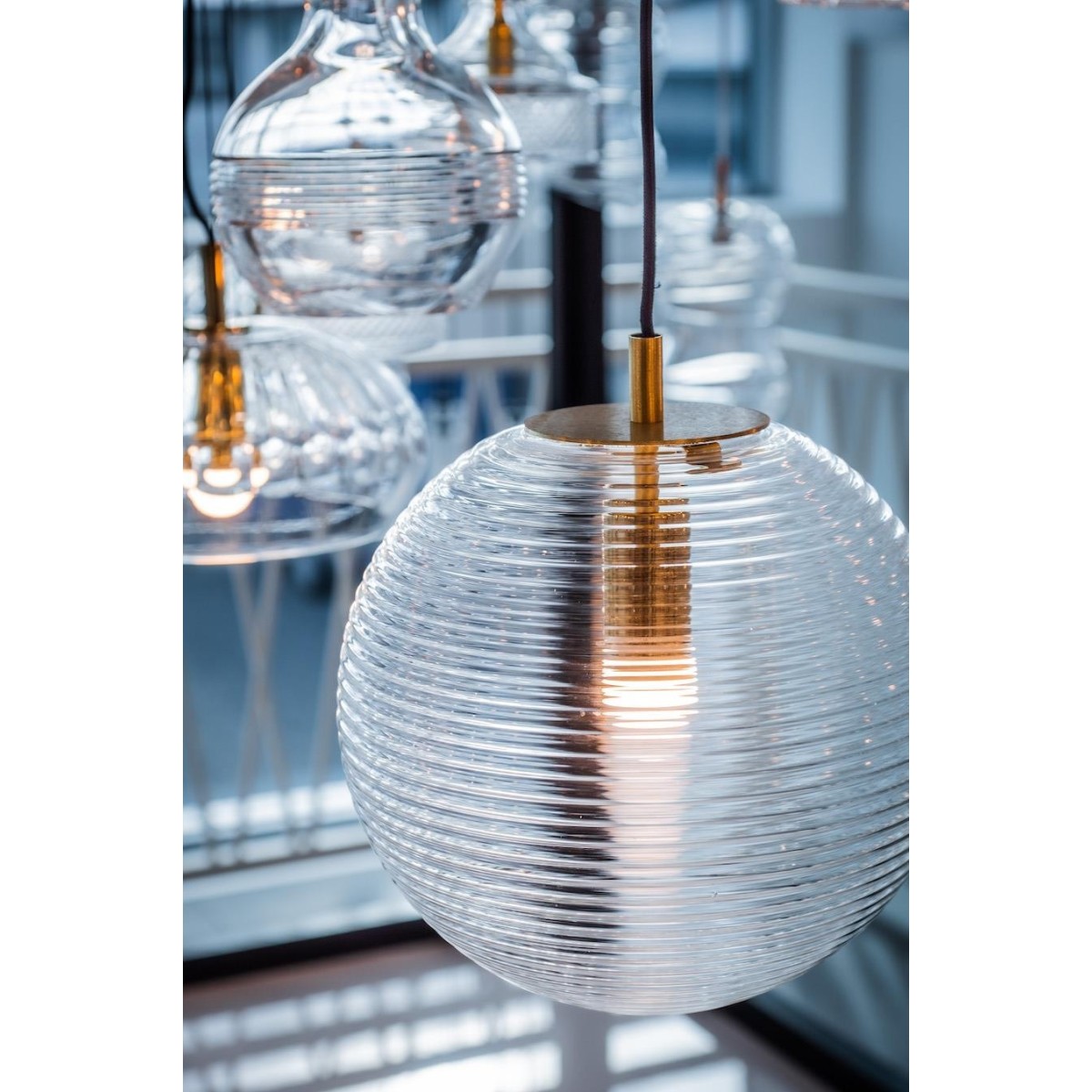 lampa wisząca 1 pł. EVANS kolor transparentny, mosiądz szczotkowany (ryflowania poziomo) polskiej manufaktury Argon