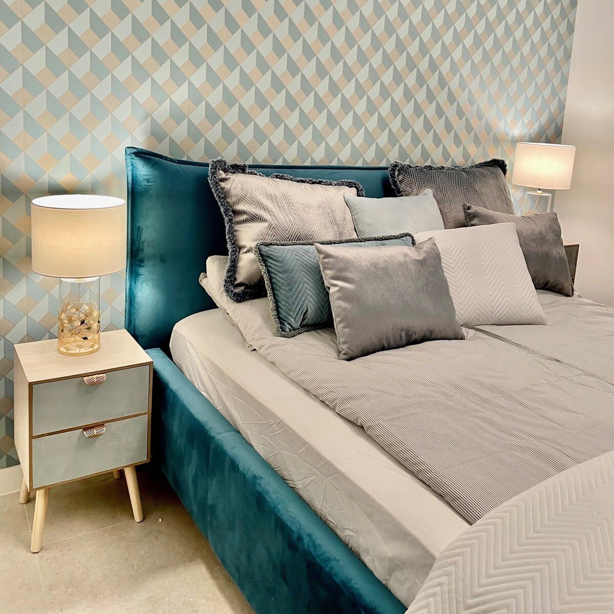 Light Prestige Sunflower biurkowa biała LP-818/1T WH