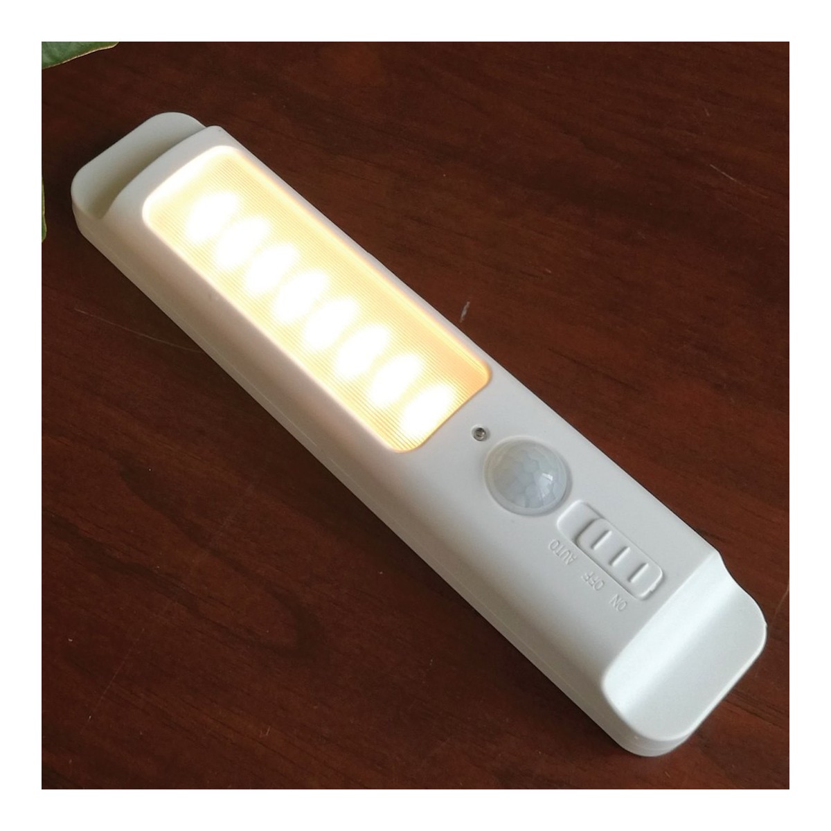 MiLagro EKB6639 lampka do szafki LED ekskluzywne oświetlenie