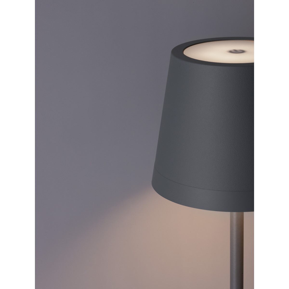 nadzwyczajna lampa ogrodowa - stojąca Luces Exclusivas ADOBES