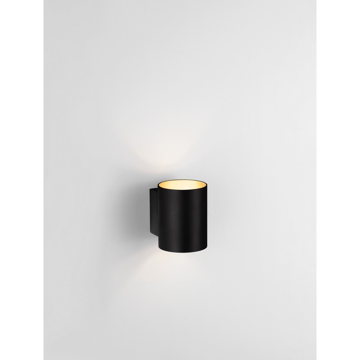 Jedyny w swoim rodzaju kinkiet Luces Exclusivas SALAS LE44377