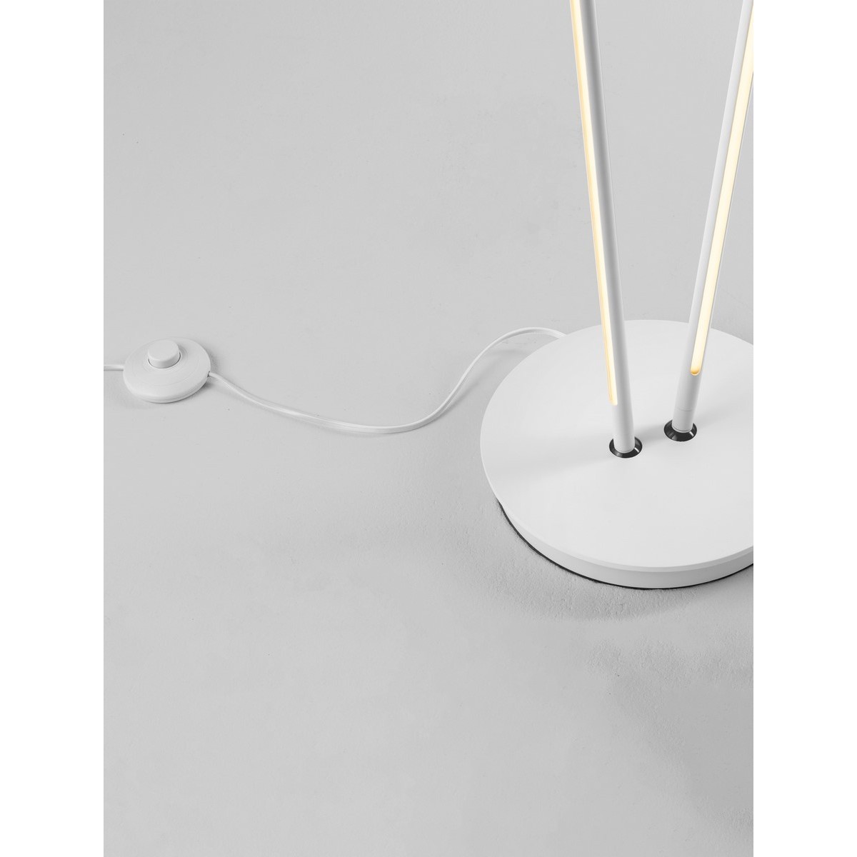 niezwykła lampa stojąca Luces Exclusivas TRENQUE LE44514