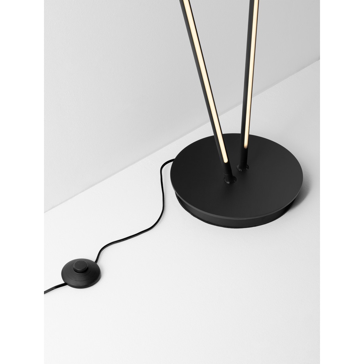 nieprzeciętna lampa stojąca Luces Exclusivas TRENQUE LE44515