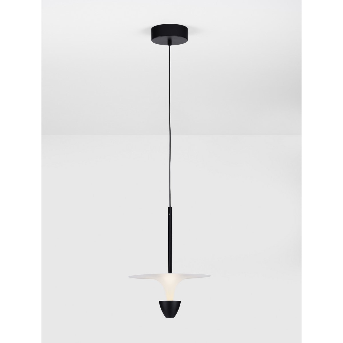 wyszukana lampa wisząca Luces Exclusivas UCURENA LE44639