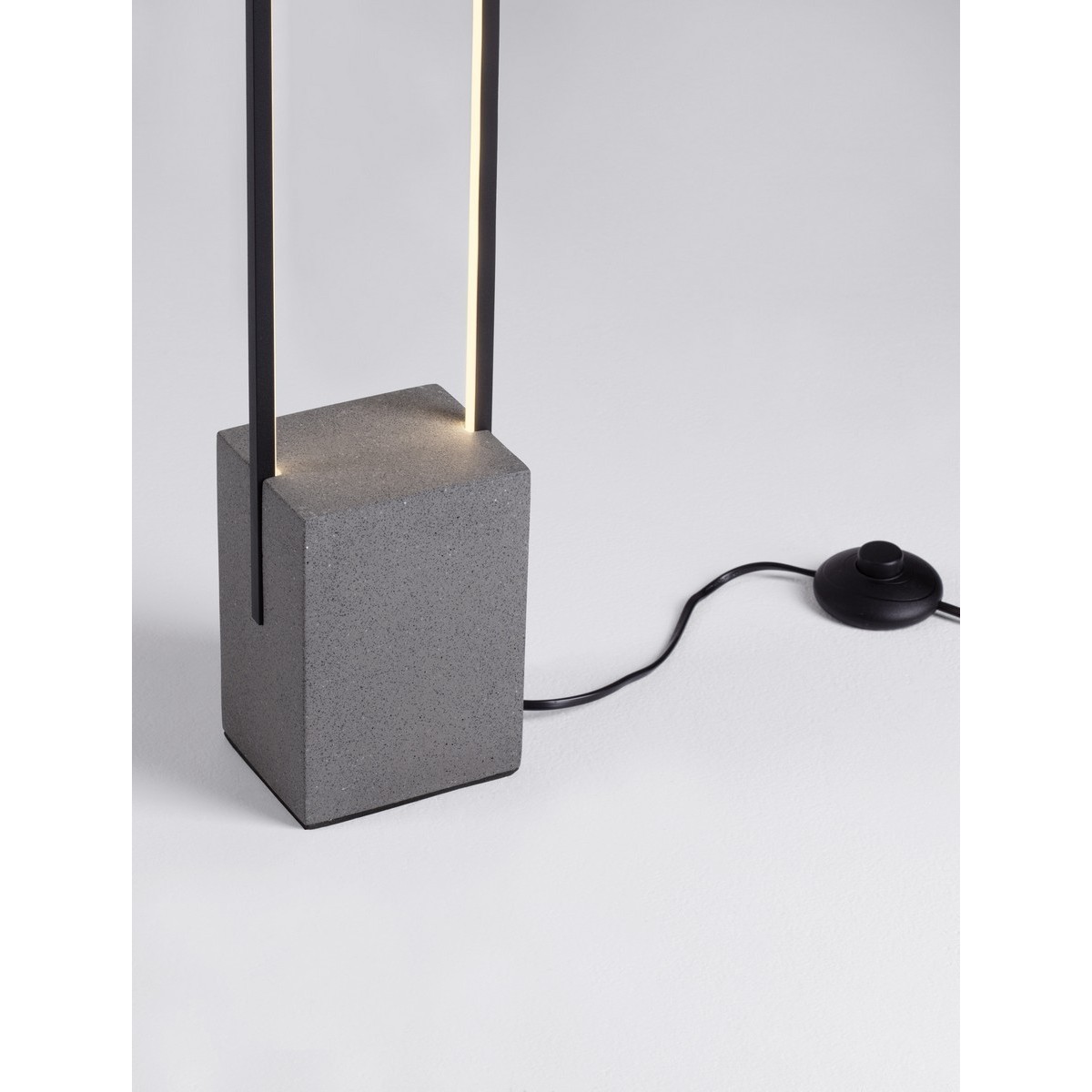 ekskluzywna lampa stojąca Luces Exclusivas DOMAIRA LE45292